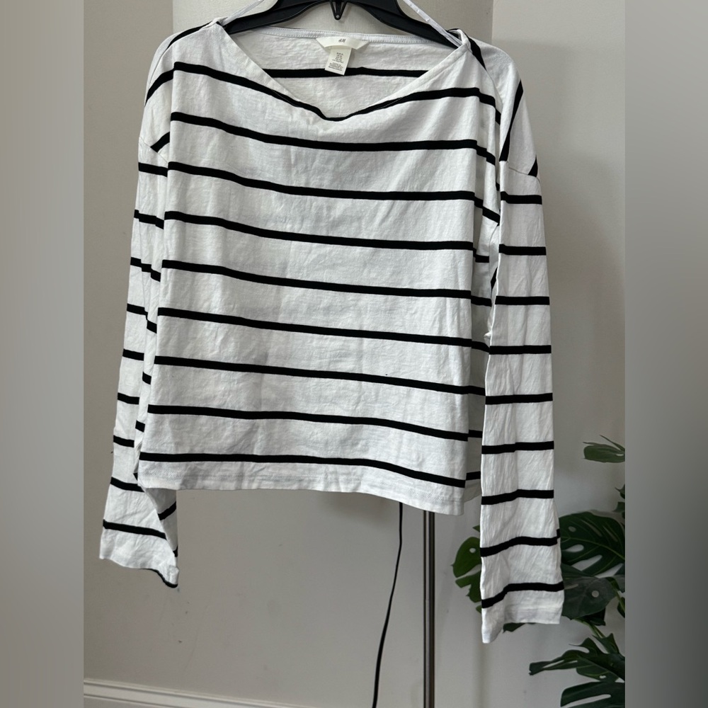 H&M black and white strip crop top